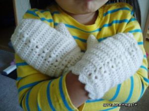 編み図 子ども用ふわふわモヘアのミトン かぎ針編みの無料編み図 Atelier Mati