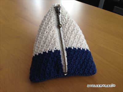 編み図 ツートーンカラーのテトラポーチ かぎ針編みの無料編み図 Atelier Mati
