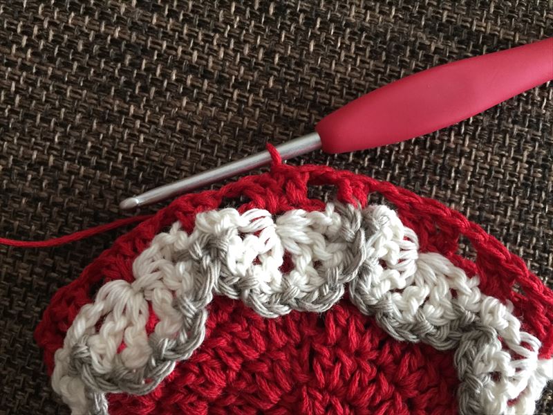 編み図 クロコダイルステッチのフリフリ巾着 かぎ針編みの無料編み図 Atelier Mati