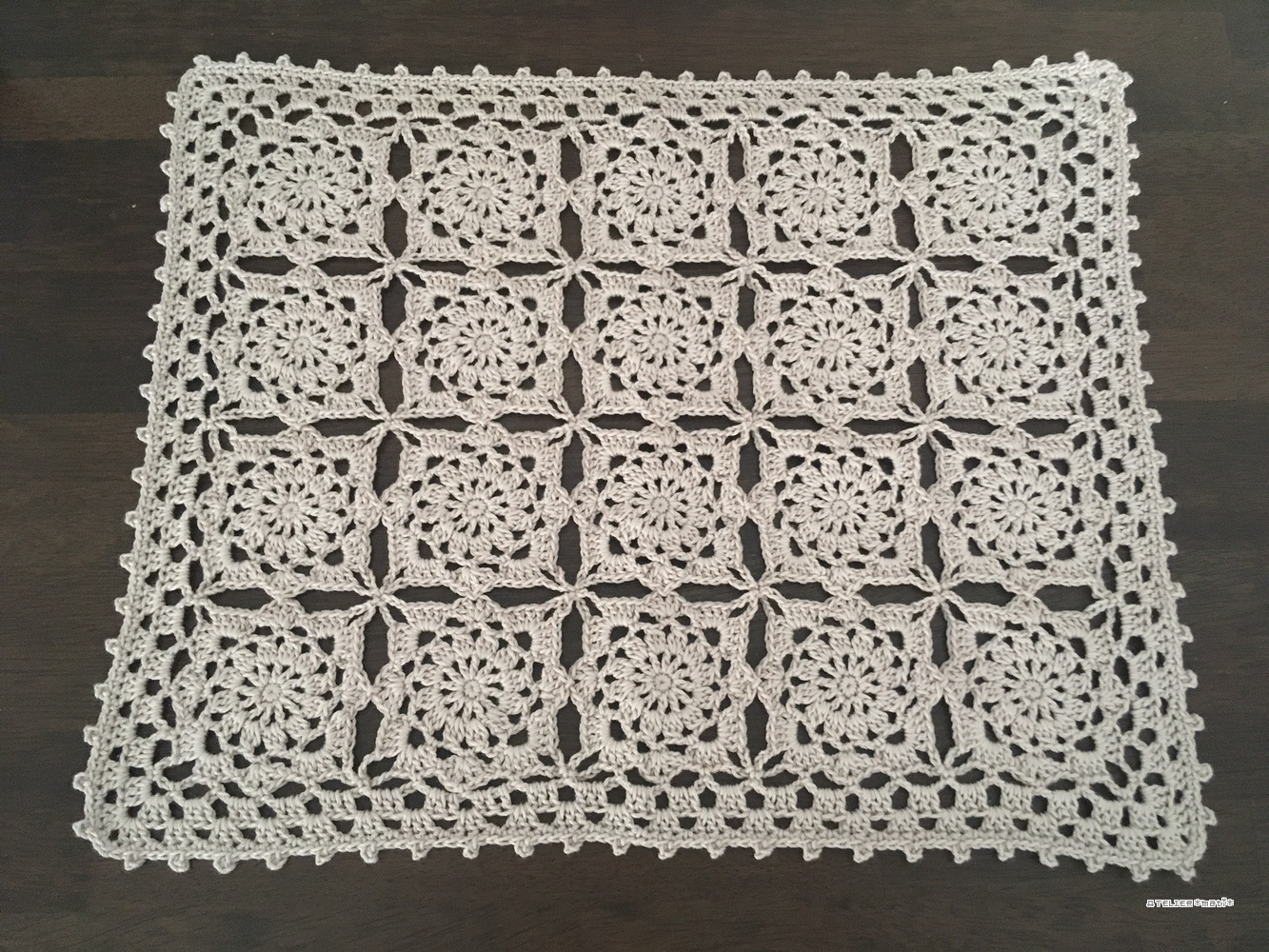編み図】四角モチーフ繋ぎのドイリーマット | かぎ針編みの無料編み図 