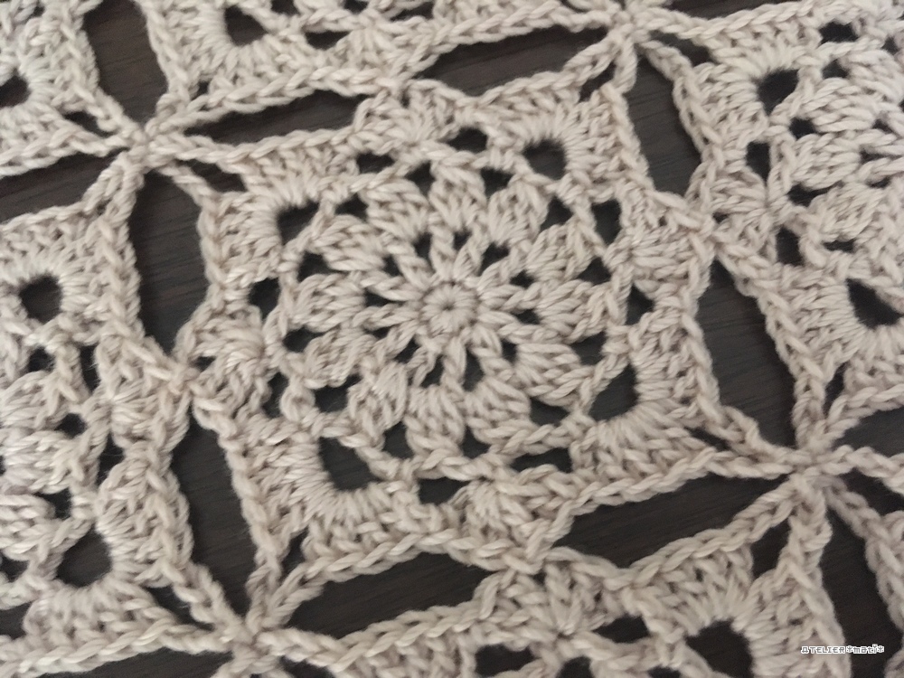 編み図 四角モチーフ繋ぎのドイリーマット かぎ針編みの無料編み図 Atelier Mati