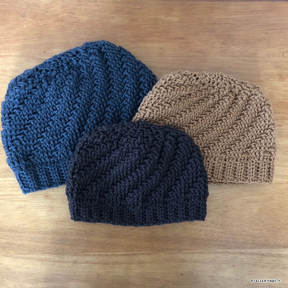 ショップ新着編み図 斜め模様のニット帽 3サイズ かぎ針編みの無料編み図 Atelier Mati